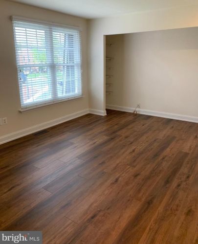 1019 Harbour Dr, Palmyra NJ  08065-1219 exterior