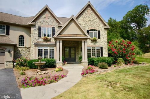 1321 Fox Glenn Dr, Hummelstown, PA 17036-9628