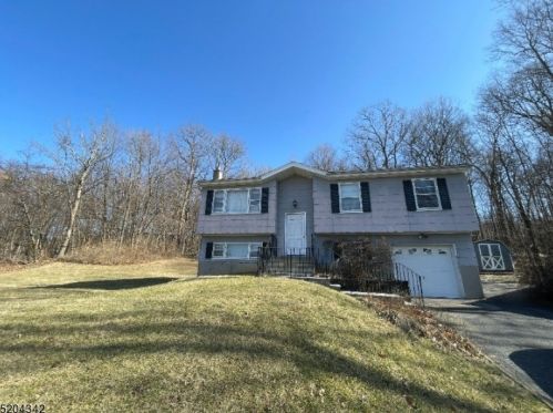 26 Hillsdale Dr, Wantage NJ  07461-4026 exterior