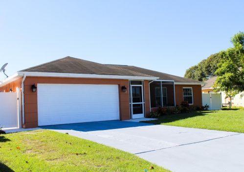 32 Wagon Cir, Kissimmee, FL 34743-7730