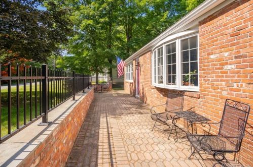 28 Spoonville Rd, East Granby, CT 06026-9608