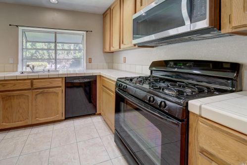 273 Sparrow St, Vacaville CA  95687-7223 exterior