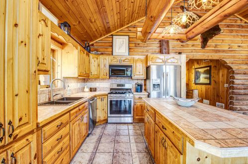 2717 Beaumont Ave, Waterford WI  53185-4933 exterior