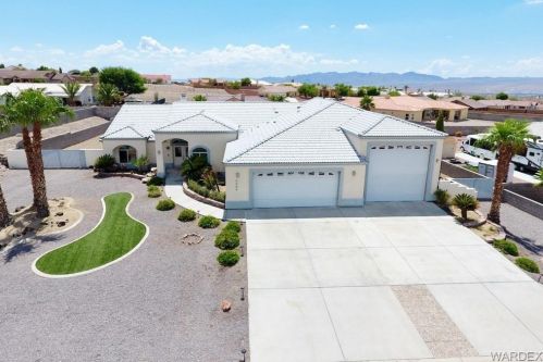 2886 Hillview Dr, Bullhead City, AZ 86442-8513