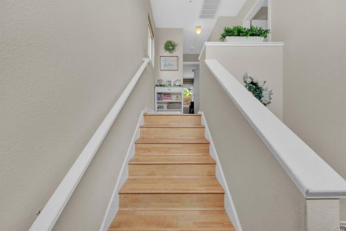 1718 Lindo St, Benicia CA  94510-2338 exterior