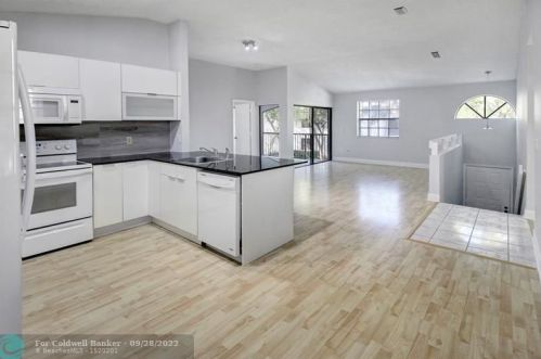 12022 11th St, Hollywood, FL 33026-4377