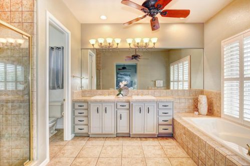 1000 Souza Dr, Folsom CA  95762-7550 exterior