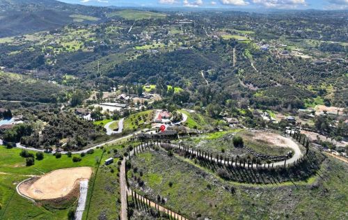 30419 Canyon Estates Rd, Vista CA  92084-1043 exterior