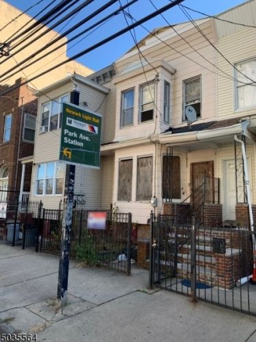 141 Clifton Ave, Newark, NJ 07104-1077