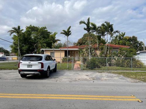 505 37th St, Hialeah, FL 33013-2720