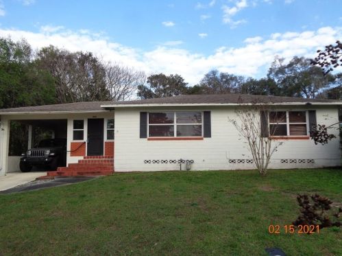 425 Kentucky Ave, Deland, FL 32724-2431