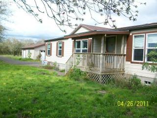 9601 Wl Lndg Rd, Independence OR  97351-9795 exterior