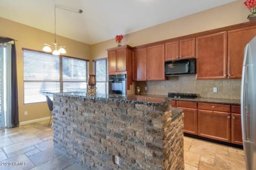 7374 Los Gatos Dr, Glendale, AZ 85310-5605