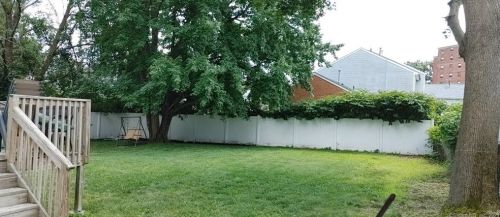137 Sunshine Cir, Bridgeport, CT 06606-1456