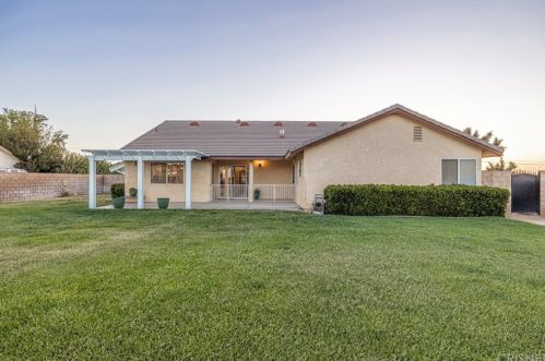 42522 15 St, Lancaster CA 93534-6212 exterior