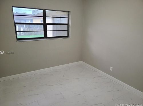 850 50th Pl, Hialeah FL  33012-3420 exterior