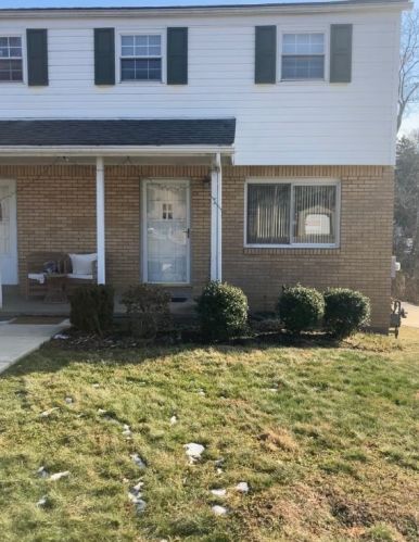 210 Kuehn Dr, Trafford PA  15085-1604 exterior