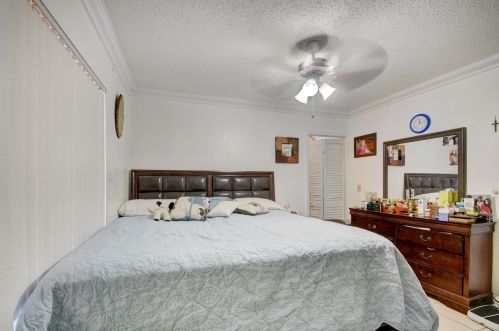 522 Avenida Hermosa, West Palm Beach FL  33405-1515 exterior