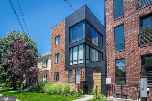 4343 Harrison St, Washington, DC 20015-2117