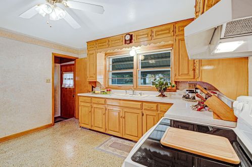 917 Jefferson St, West Bend WI  53090-1419 exterior