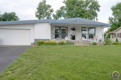 413 Sioux Dr, Ozawkie, KS 66070-9555