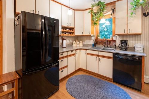 147 Crimson Oak Rd, Somerset, PA 15501-6028