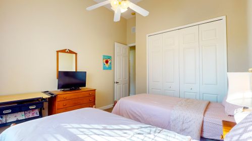 466 Dover Ct, Fort Pierce FL  34983-3414 exterior