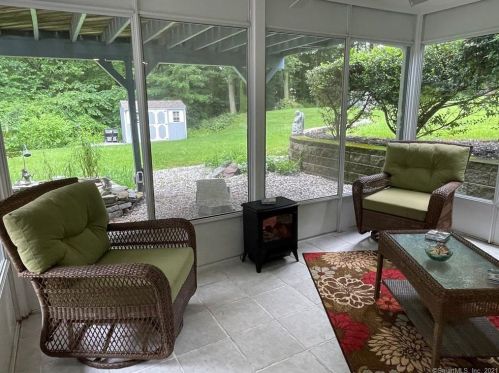 131 Pollys Ln, Uncasville CT  06382-1436 exterior