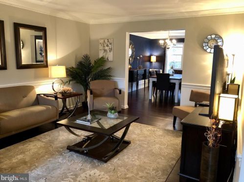 2836 Flagmaker Dr, Falls Church VA  22042-2203 exterior