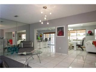 9470 10th St, Miami, FL 33174-3023