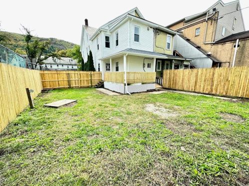 323 Lehigh Ave, Palmerton PA  18071-1809 exterior