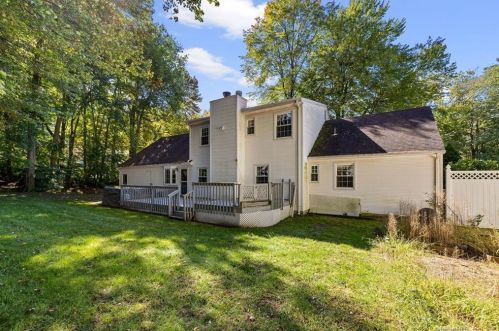 297 Knollwood Rd, Manchester, CT 06042-2403