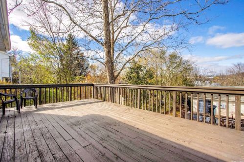 106 Rolling Meadows Rd, Middletown NY  10940-2606 exterior