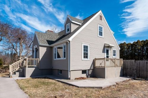 631 Vauxhall Street Ext, Waterford, CT 06385-4356