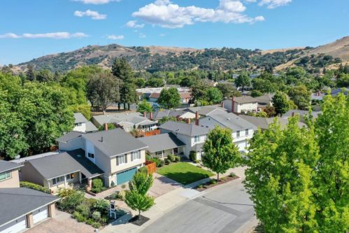 204 Purple Glen Dr, San Jose, CA 95119-1532
