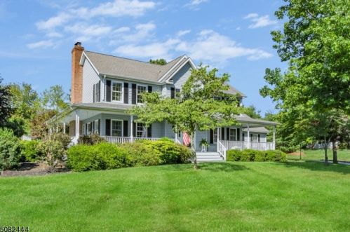 38 Cambridge Rd, Lafayette, NJ 07848-3010