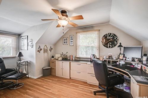 7 Parkview Cir, Bethpage NY  11714-2309 exterior