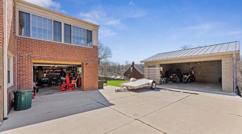 668 Irwin Run Rd, Pittsburgh, PA 15122-1010