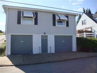 822 Evans St, Jeannette, PA 15644-1409