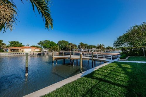 1999 Illinois Ave, Saint Petersburg FL  33703-3421 exterior