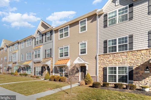 5010 Laurel Valley Ln, West Enola PA  17025-2286 exterior