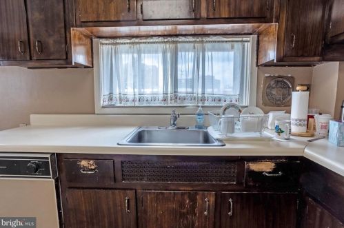 8932 Fairfield St, Philadelphia PA 19152-3405 exterior