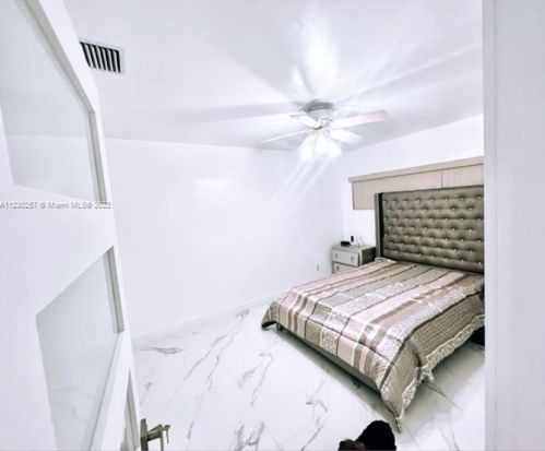 6265 111th Ter, Hialeah FL  33012-2354 exterior