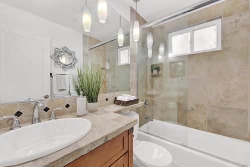 1000 Woodridge Dr, Vacaville CA  95687-6440 exterior