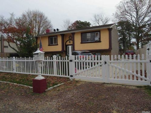 60 Patton Ave, Wheatley Heights NY  11798-4211 exterior