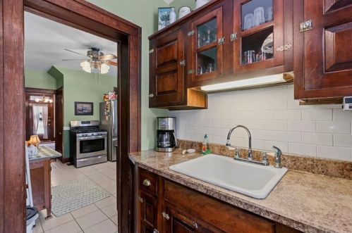 629 Maplewood Ave, Ambridge PA 15003-2415 exterior