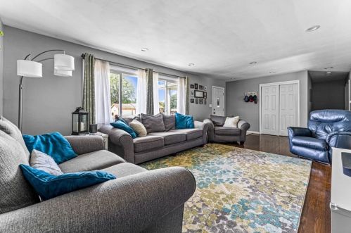 755 Wilhelm Rd, Hermitage, PA 16148-3752