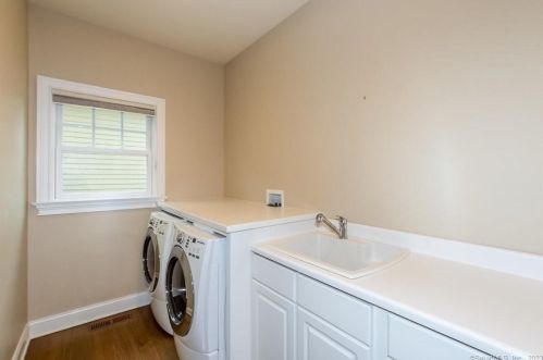18 Heron Pond Rd, Essex CT  06426-1466 exterior