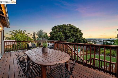 4817 Brookdale Ave, Oakland CA  94619-2510 exterior