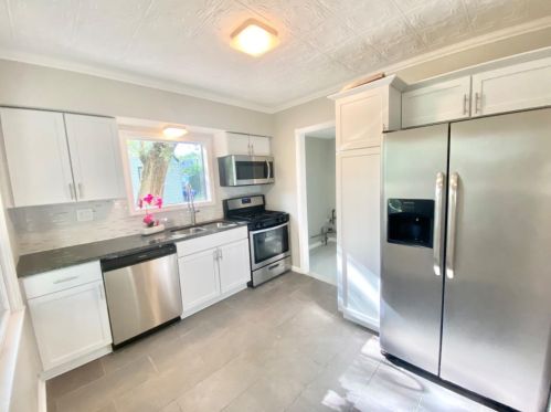 2139 Inner Cir, Hammond IN  46321-3214 exterior